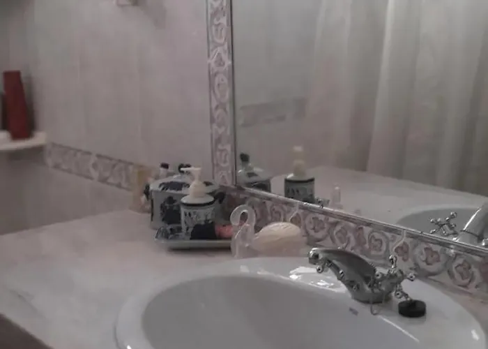 Modern In With Shared Pool Apartament