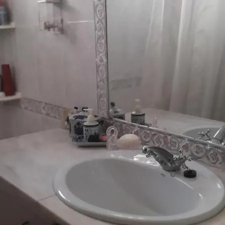Modern In With Shared Pool Appartamento